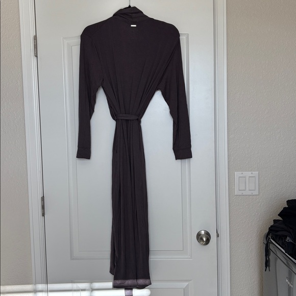 Tahari NWT Eggplant Modal Robe - Picture 4 of 4